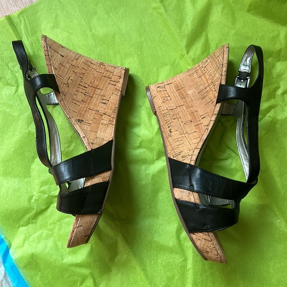 Guess wedge heels in black leather size 10 brand new never worn - Picture 3 of 12